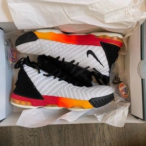 Nike Lebron XVI Youth Basketball Shoes 6Y